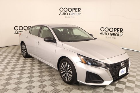 Used 2024 Nissan Altima 2.5 SV image 1