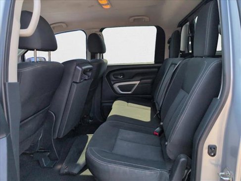 Used 2019 Nissan Titan SV image 18