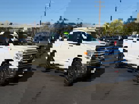 Used 2017 Toyota Tundra SR5 image 4