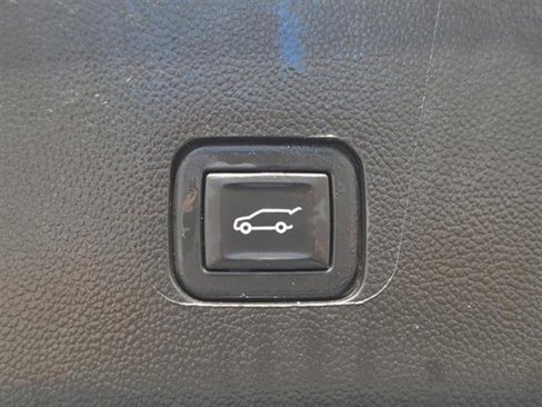 Used 2023 Chevrolet Traverse LT w/ Rear Camera Mirror Package image 13