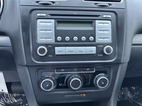Used 2010 Volkswagen Golf 4-Door image 13