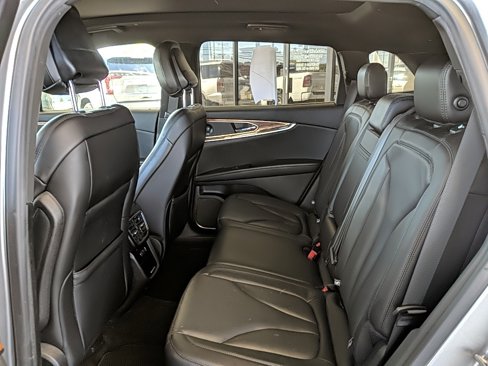 Used 2020 Lincoln Nautilus Reserve image 11