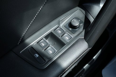 Used 2022 Volkswagen Tiguan SE R-Line image 18