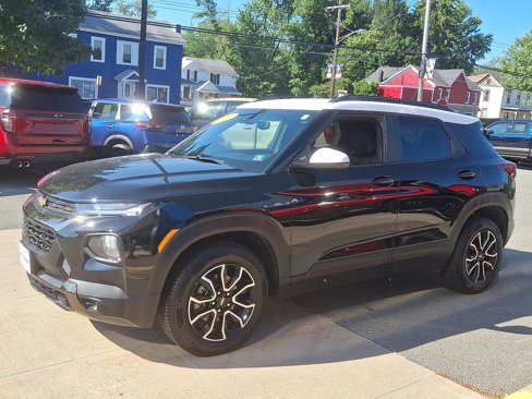 Used 2021 Chevrolet TrailBlazer ACTIV w/ Driver Confidence Package image 3