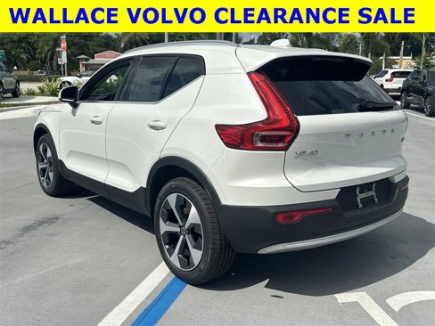 New 2025 Volvo XC40 B5 Core w/ Protection Package Premier image 9