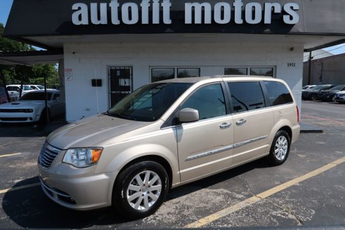 Used 2015 Chrysler Town & Country Touring w/ Driver Convenience Group image 1