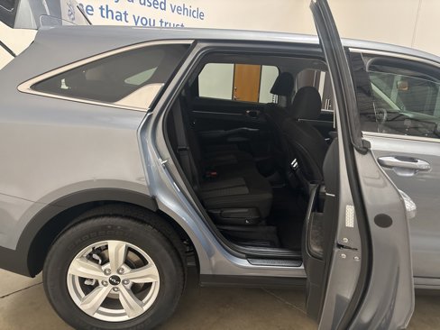 Used 2023 Kia Sorento LX image 19