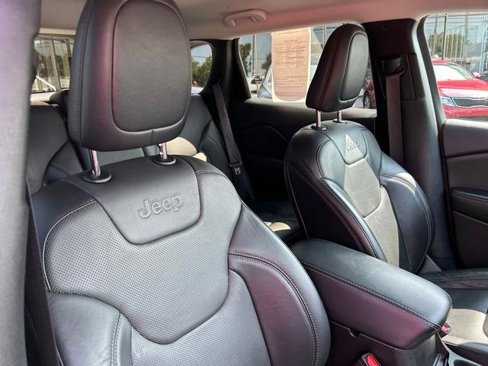 Used 2019 Jeep Cherokee Limited image 26
