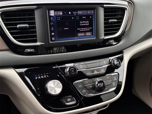 Used 2023 Chrysler Voyager LX image 16