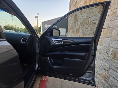 Used 2016 Nissan Pathfinder SL w/ SL Tech Package image 9