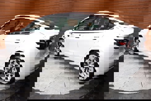 Used 2022 Tesla Model 3 Standard Range image 10