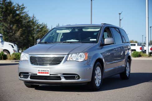 Used 2015 Chrysler Town & Country Touring image 7