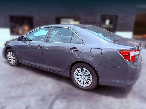 Used 2013 Toyota Camry L image 3