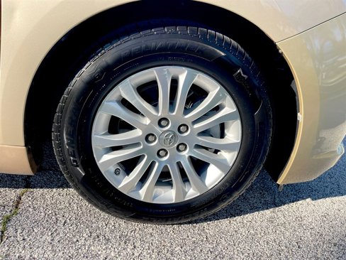 Used 2014 Toyota Sienna XLE image 27