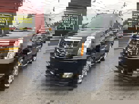 Used 2011 Cadillac Escalade Luxury image 3