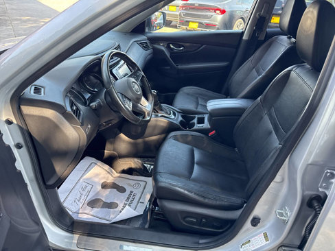 Used 2018 Nissan Rogue SL w/ Premium Package image 9
