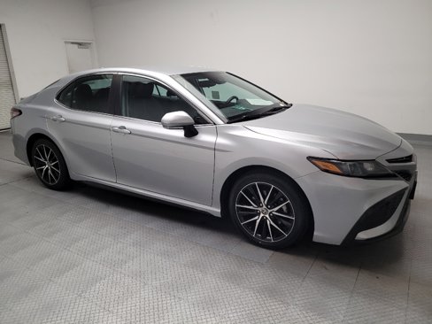 Used 2022 Toyota Camry SE image 11