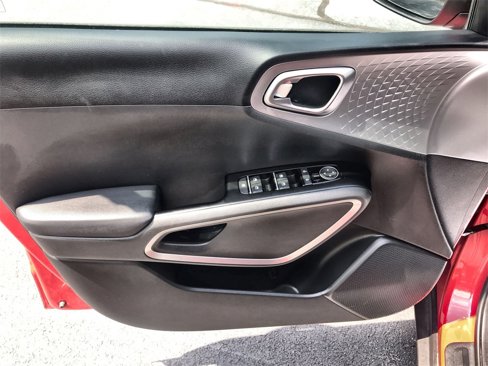 Used 2025 Kia Soul LX w/ LX Technology Package image 13