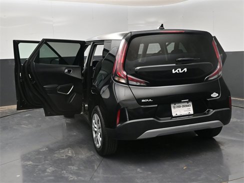 Used 2023 Kia Soul LX image 30