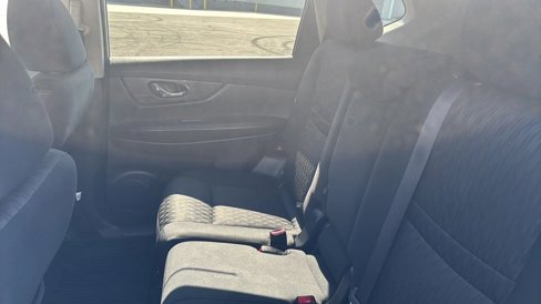 Used 2017 Nissan Rogue SV w/ SV Family Package image 21