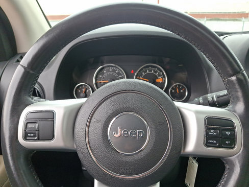 Used 2016 Jeep Compass High Altitude image 25