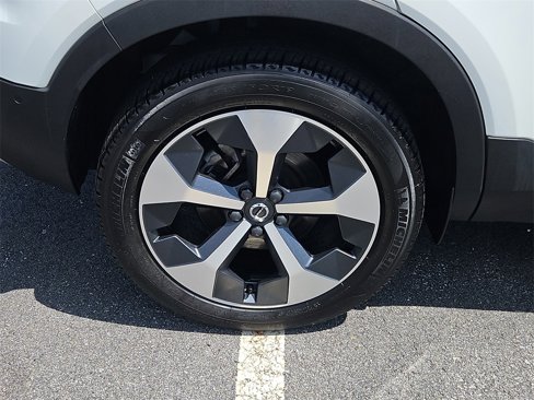 Used 2023 Volvo XC40 B5 Plus w/ Driver Assist Package image 9