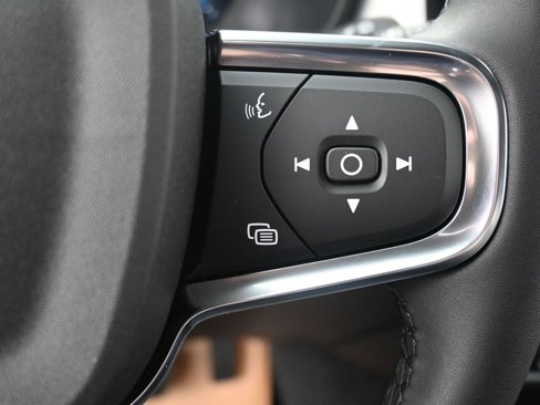 New 2025 Volvo XC40 B5 Core image 18