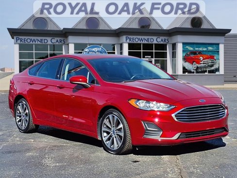 Used 2020 Ford Fusion SE image 1