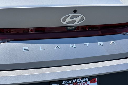 Certified 2025 Hyundai Elantra SE image 33