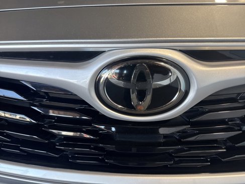 Used 2022 Toyota Highlander LE image 13