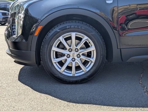 Used 2019 Cadillac XT4 Luxury w/ Cold Weather Package image 8
