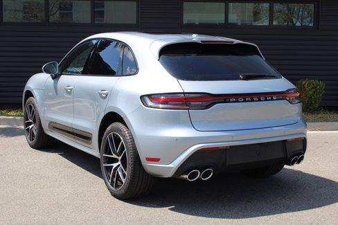 Certified 2024 Porsche Macan image 3