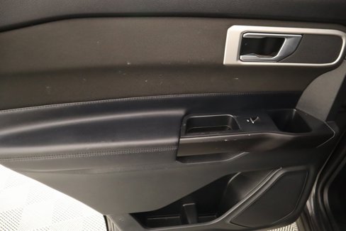 Used 2020 Ford Explorer XLT image 16