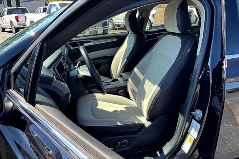 Used 2020 Ford Fusion SE w/ Equipment Group 151A image 25