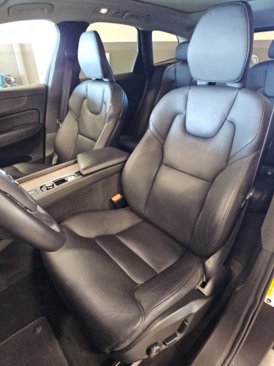 Used 2022 Volvo XC60 B5 Momentum image 21