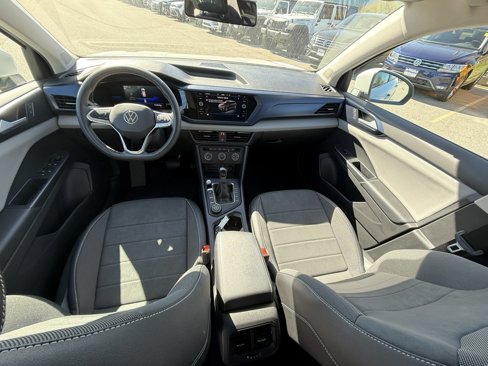 Certified 2022 Volkswagen Taos SE image 9