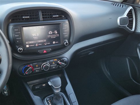 Used 2023 Kia Soul LX image 9