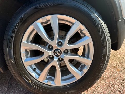 Used 2017 Nissan Rogue SV w/ SV Premium Package image 30