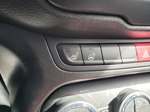 Used 2017 Jeep Renegade Trailhawk w/ Premium Trailhawk Package image 39