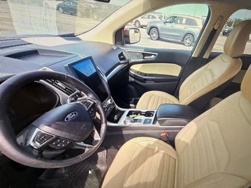 Used 2023 Ford Edge SEL w/ Convenience Package image 3