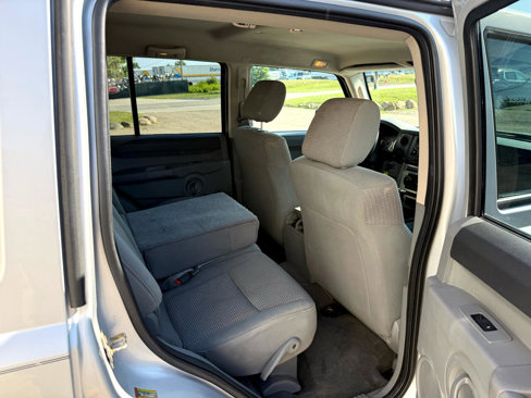 Used 2006 Jeep Commander 4WD image 23
