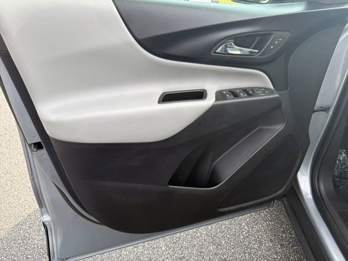 Used 2023 Chevrolet Equinox LS image 12