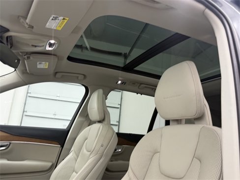 Used 2017 Volvo XC90 T6 Inscription w/ Vision Package image 15
