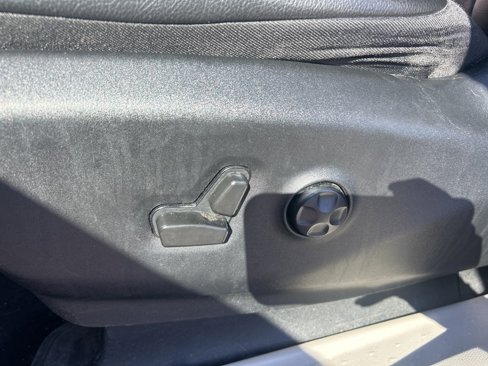 Used 2021 Chrysler Pacifica Touring-L image 13