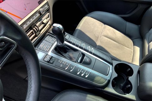 Certified 2020 Porsche Macan image 36