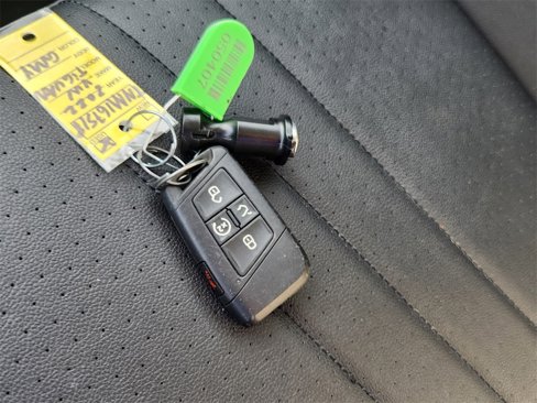 Used 2022 Volkswagen Tiguan SE w/ Panoramic Sunroof Package image 21