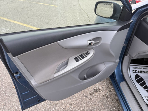 Used 2013 Toyota Corolla LE w/ Premium Pkg image 27
