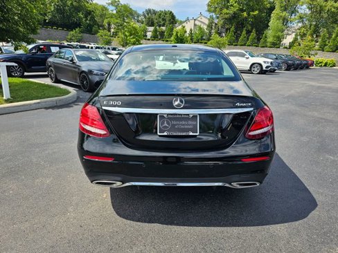 Used 2017 Mercedes-Benz E 300 4MATIC image 9