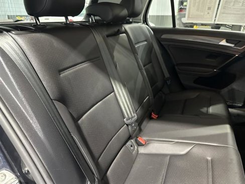 Used 2019 Volkswagen Golf SE image 19