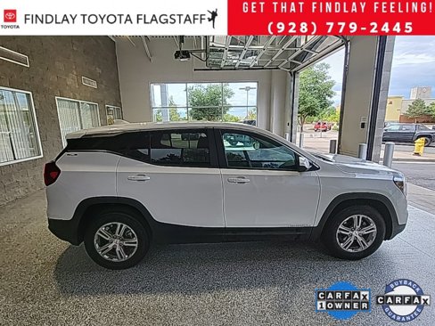 Used 2024 GMC Terrain SLE image 3